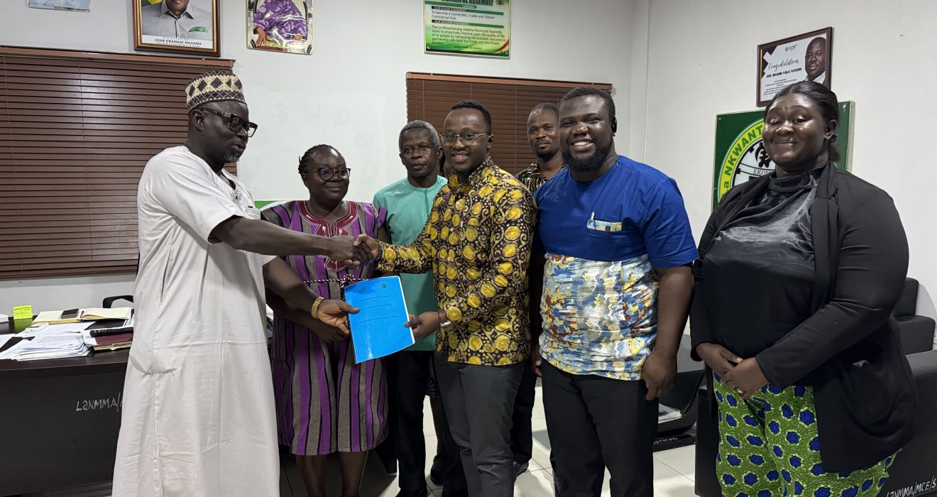 GAYO's Chief of Staff exchanging the Mou with the MCE of LANNMA