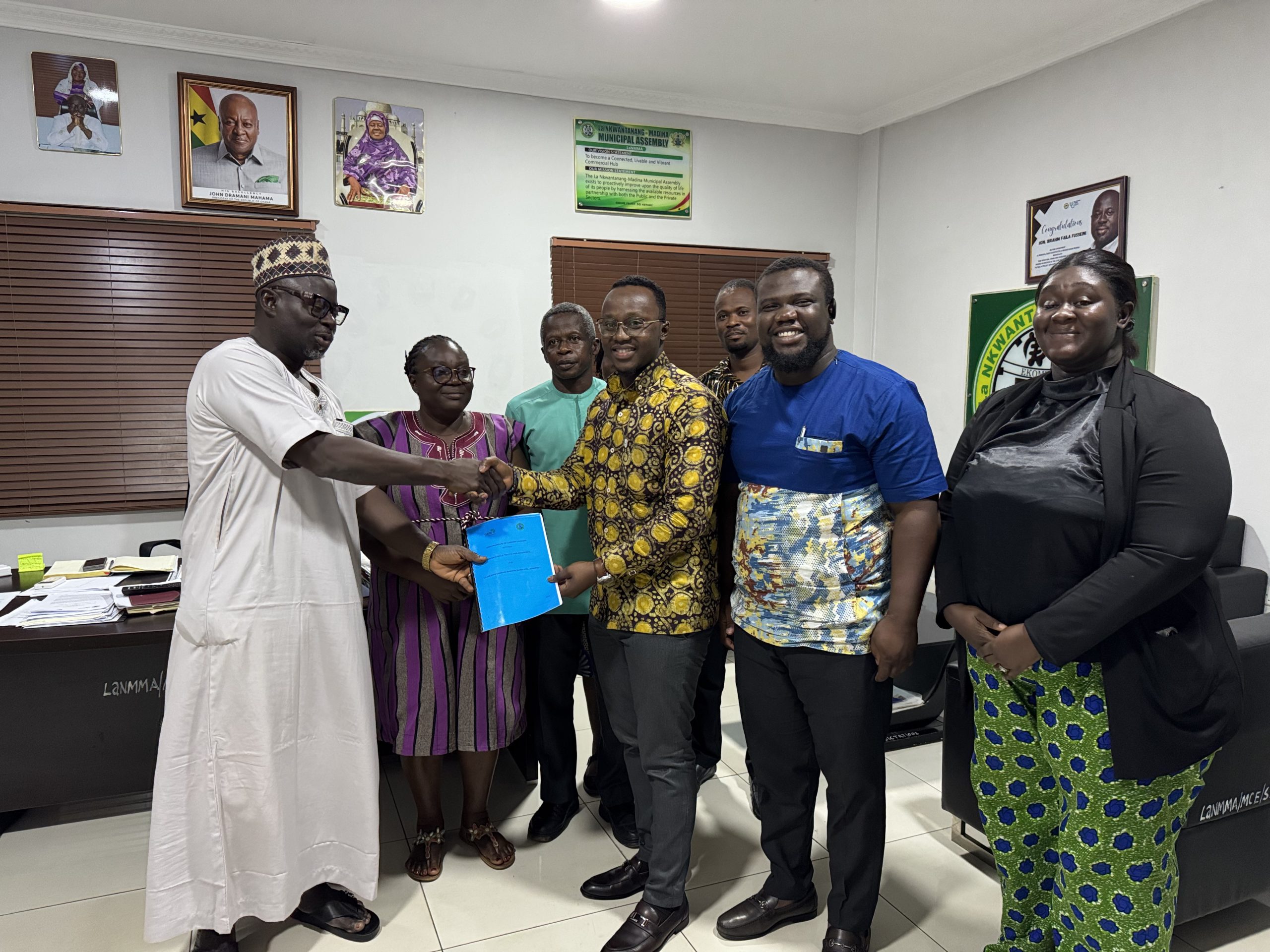 GAYO's Chief of Staff exchanging the Mou with the MCE of LANNMA